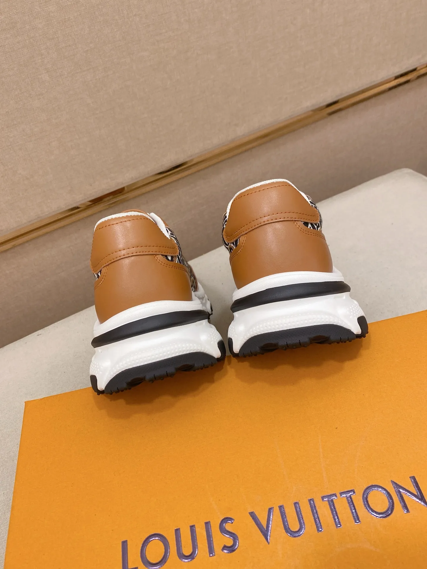 Men's shoes 442💰louis vuitton (Louis Vuitton/lv)🔍🔍The new counters are on sale at the same time. The uppers are imported from Italy. ⃣️Re-engraved🇮🇹💪💪, ⚠Sole: The original sole is specially provided by the original factory, the exclusive movable molded sole is super comfortable, ⚠Original and single goods 🔍high quality, you can enter and leave the counter at will, welcome to compare⚠. Code number: 38-44 (45/customized, non-refundable)